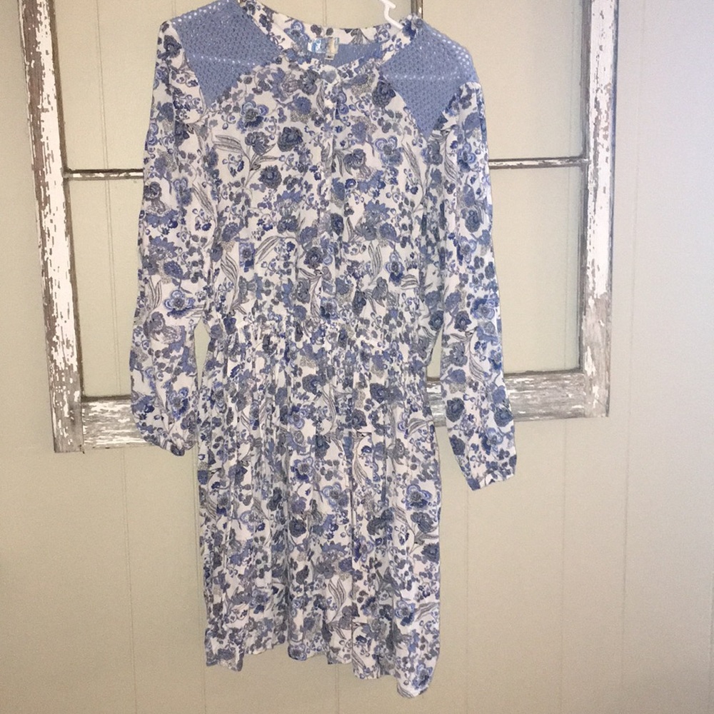 J Gee. Blue and white floral dress